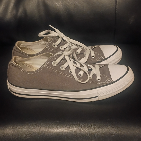 Converse Gray Low-Top Chuck Taylor Sneakers 9 Men 7 Women - Picture 3 of 9
